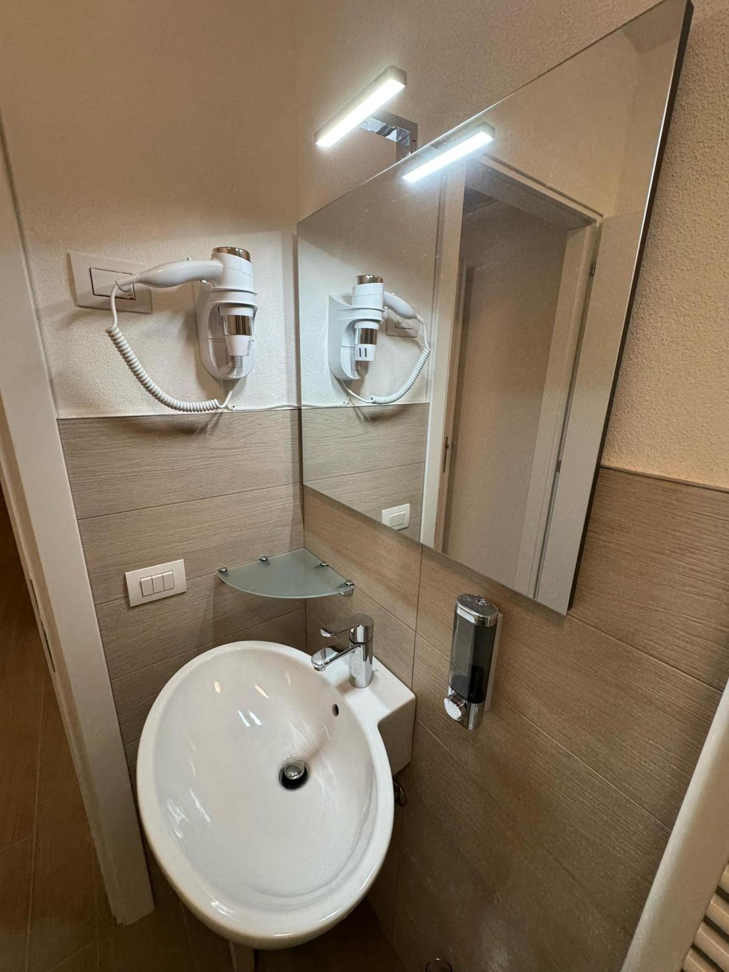 Hotel Villa Mary 圣马里亚迪萨拉 外观 照片